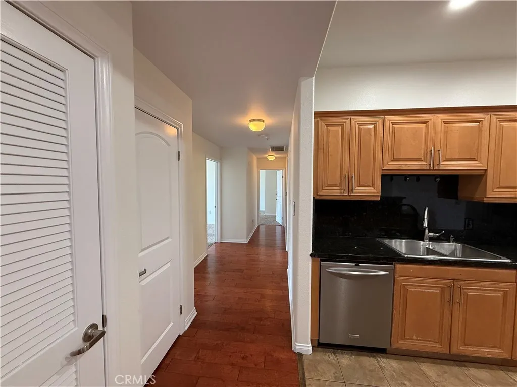 3750 Santa Rosalia Drive 413, Los Angeles, California 90008 home-pic-18