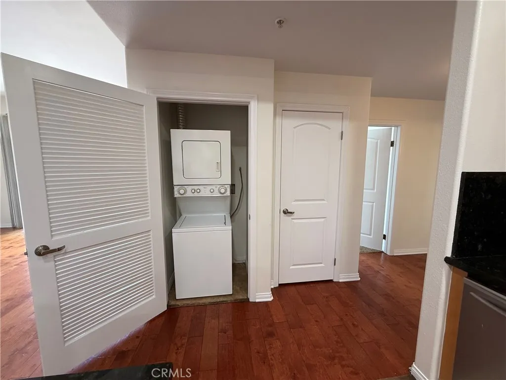 3750 Santa Rosalia Drive 413, Los Angeles, California 90008 home-pic-19