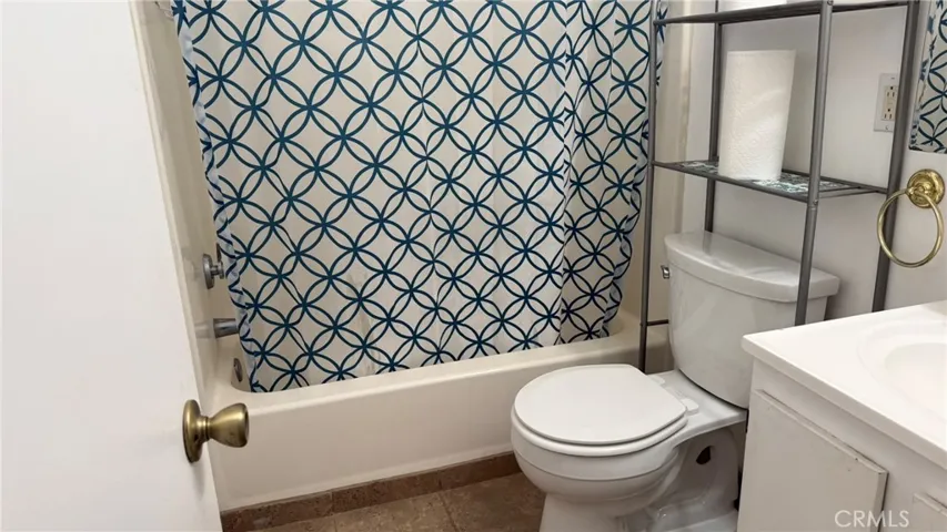 22090 Cherokee Avenue, Apple Valley, California 92307