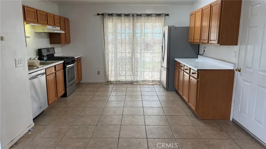 22090 Cherokee Avenue, Apple Valley, California 92307