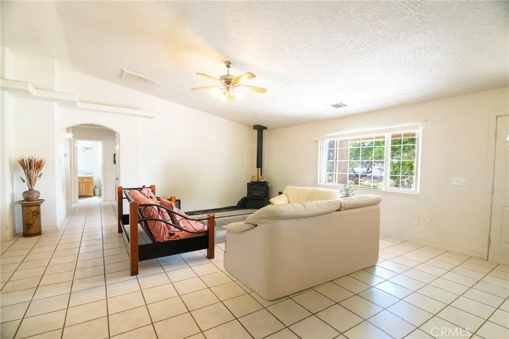 8871 Avocado Avenue, Hesperia, California 92345 home-pic-3