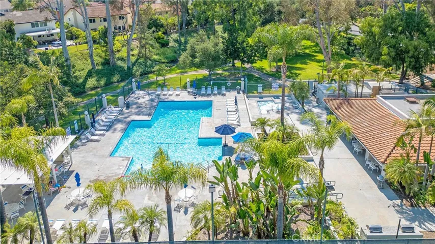 POOL AND TENNIS 3