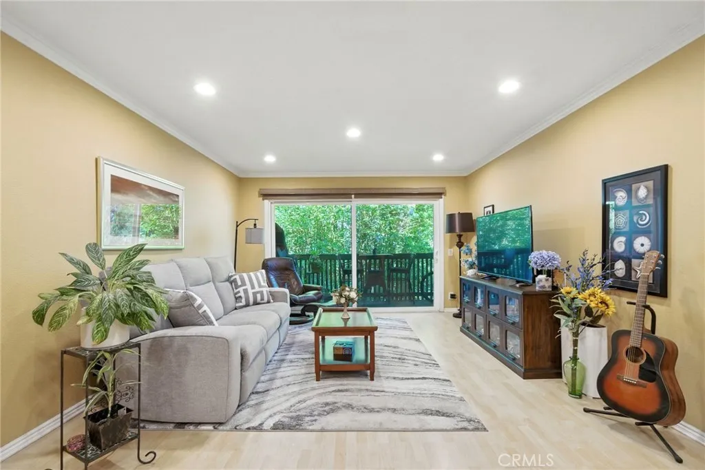 552 N Bellflower Boulevard 303, Long Beach, California 90814 home-pic-5