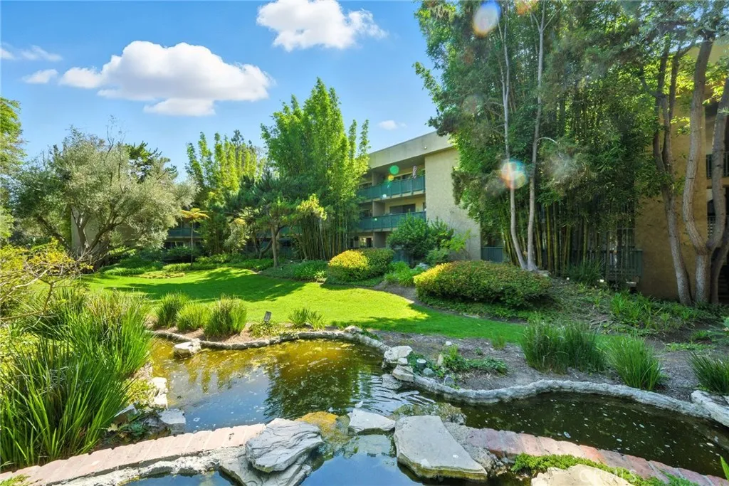 552 N Bellflower Boulevard 303, Long Beach, California 90814 home-pic-0