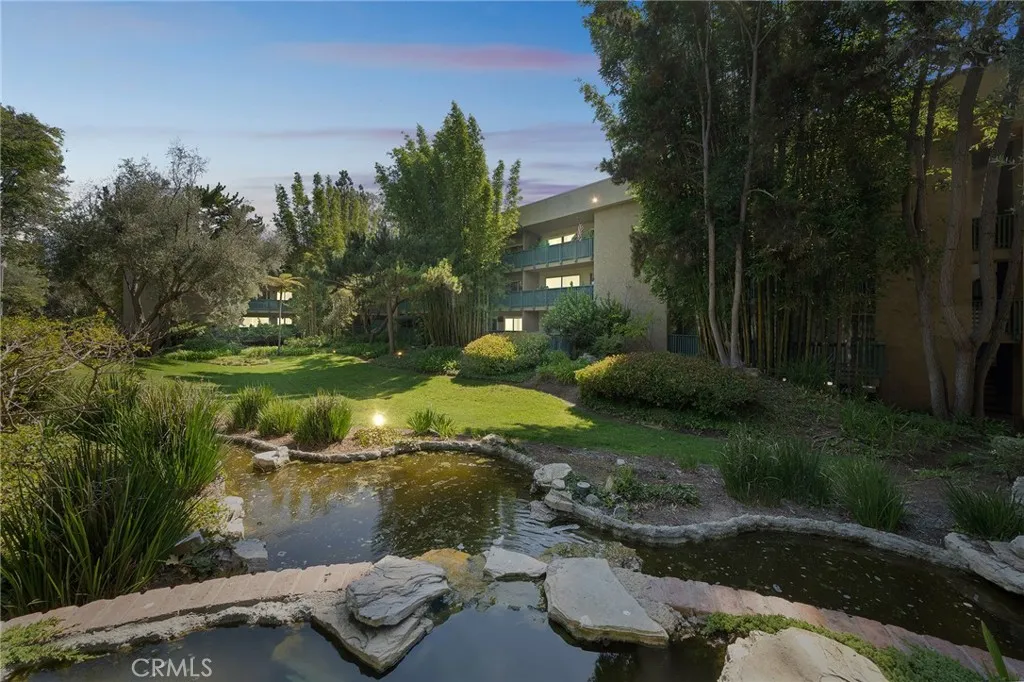 552 N Bellflower Boulevard 303, Long Beach, California 90814 home-pic-1