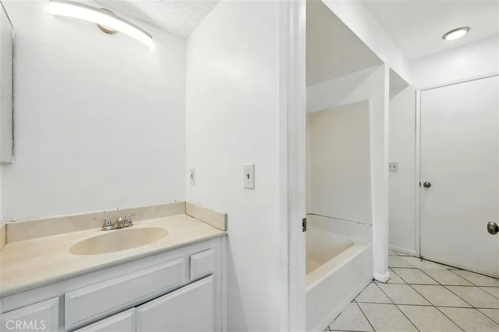 979 Willow Avenue, La Puente, California 91746 home-pic-24
