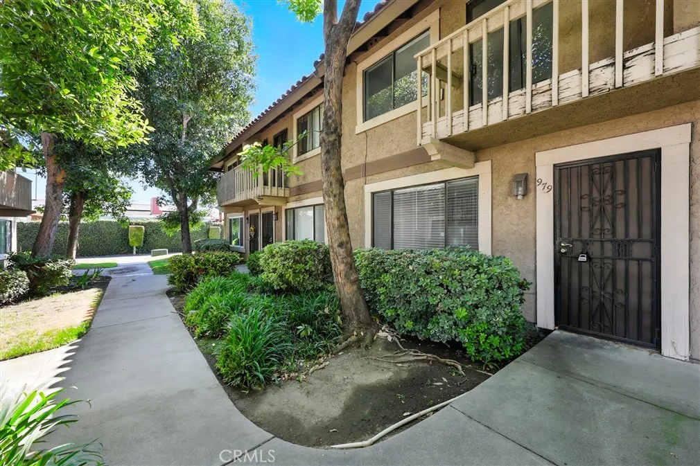 979 Willow Avenue, La Puente, California 91746 home-pic-0