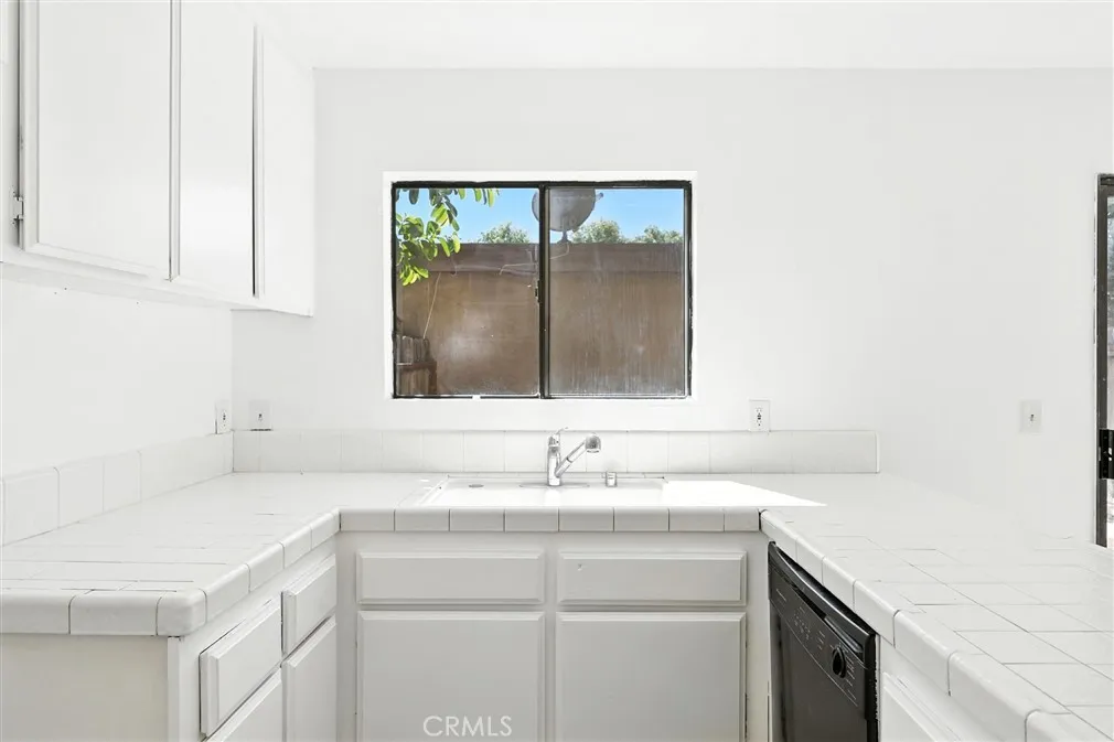 979 Willow Avenue, La Puente, California 91746 home-pic-11