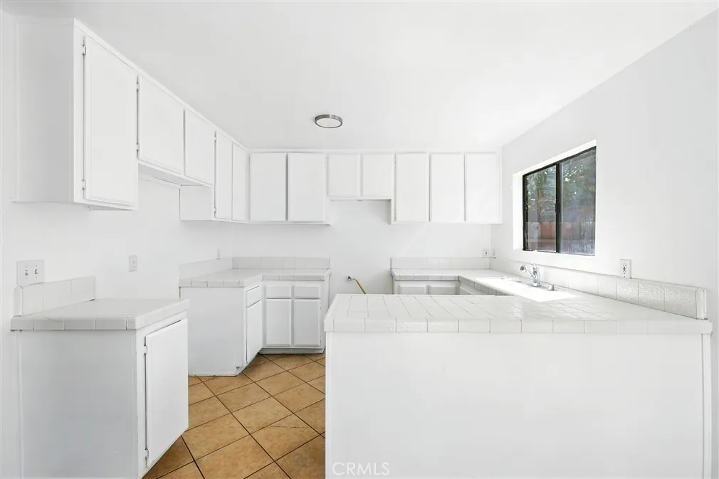 979 Willow Avenue, La Puente, California 91746 home-pic-10