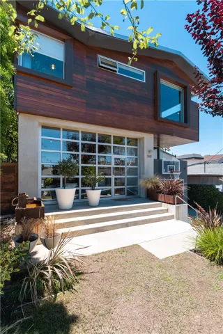 1149 Pine Avenue, Manhattan Beach, California 90266