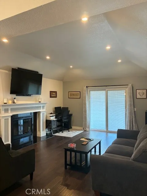 1328 Sunrise Circle South, Upland, California 91784 home-pic-8