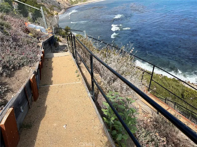 Private path to ocean
