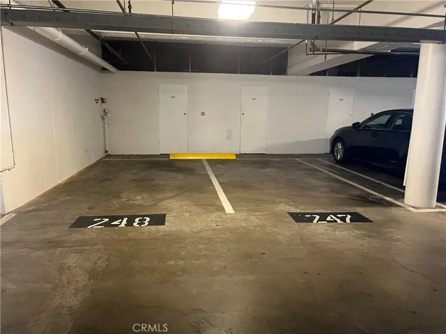 Double parking with storage