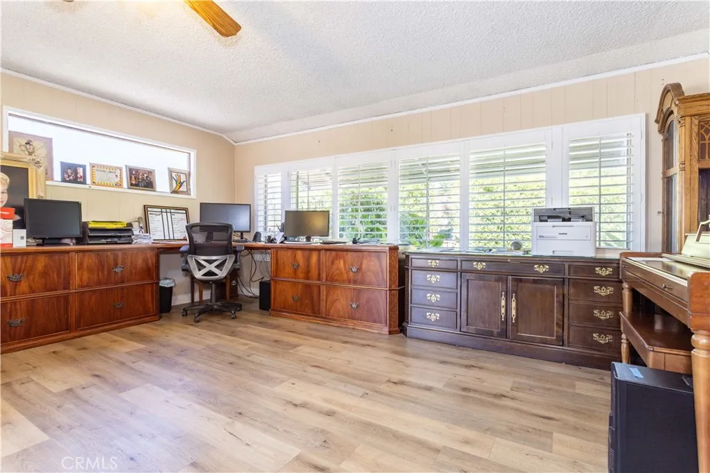 7645 Wilbur Avenue, Reseda, California 91335 home-pic-31