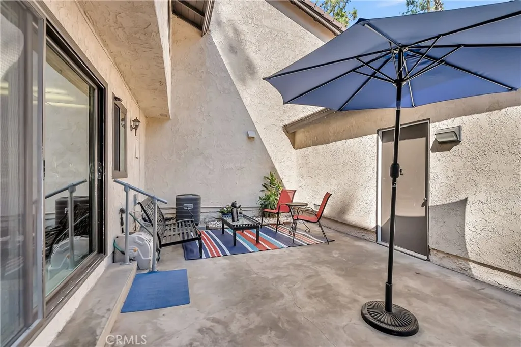 876 Via Mesa Verde, Riverside, California 92507 home-pic-28