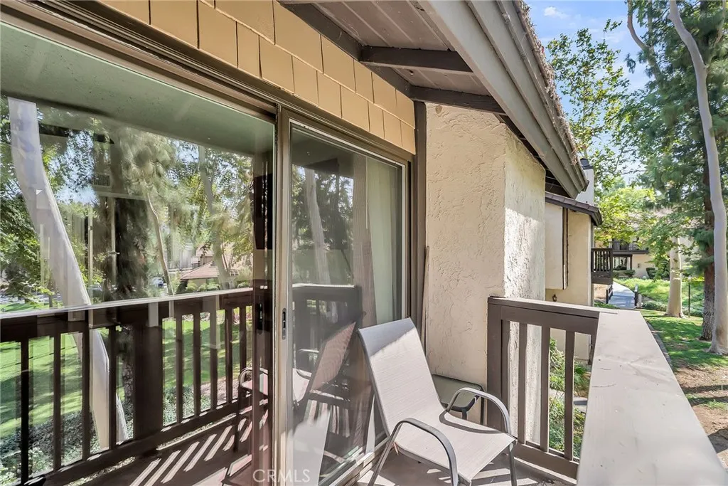 876 Via Mesa Verde, Riverside, California 92507 home-pic-22