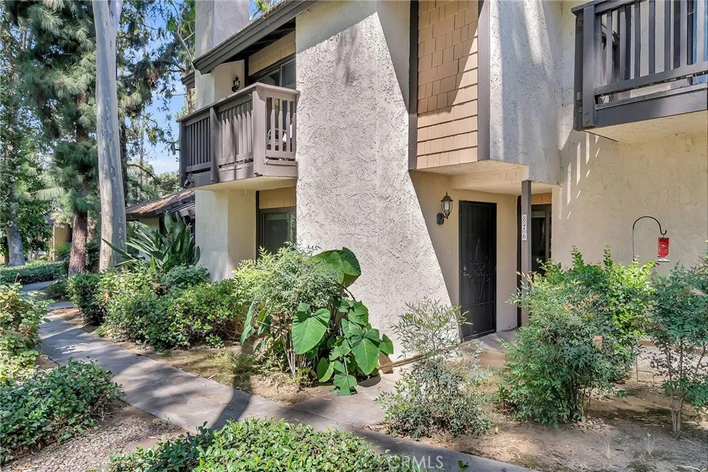 876 Via Mesa Verde, Riverside, California 92507 home-pic-1