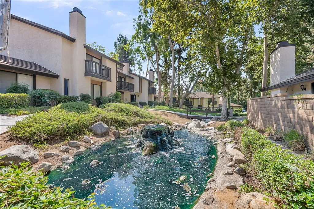 876 Via Mesa Verde, Riverside, California 92507 home-pic-3