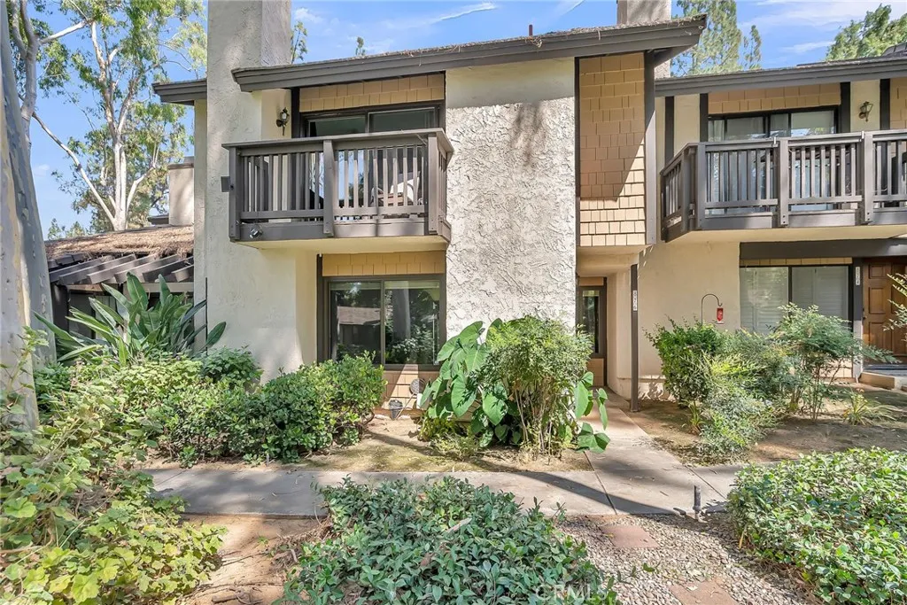 876 Via Mesa Verde, Riverside, California 92507 home-pic-0