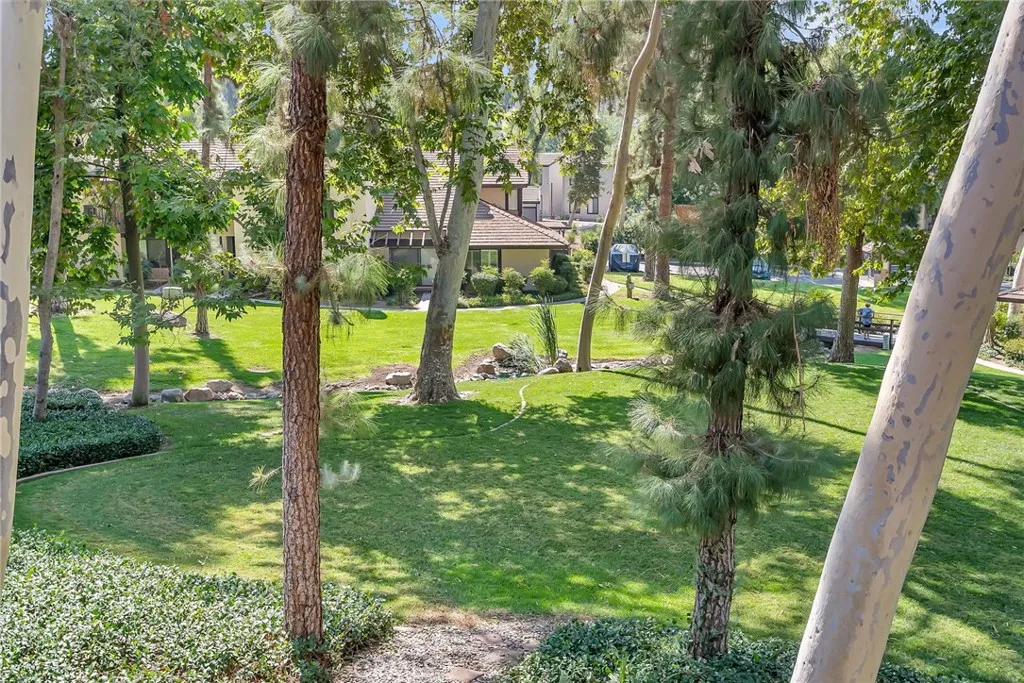876 Via Mesa Verde, Riverside, California 92507 home-pic-2