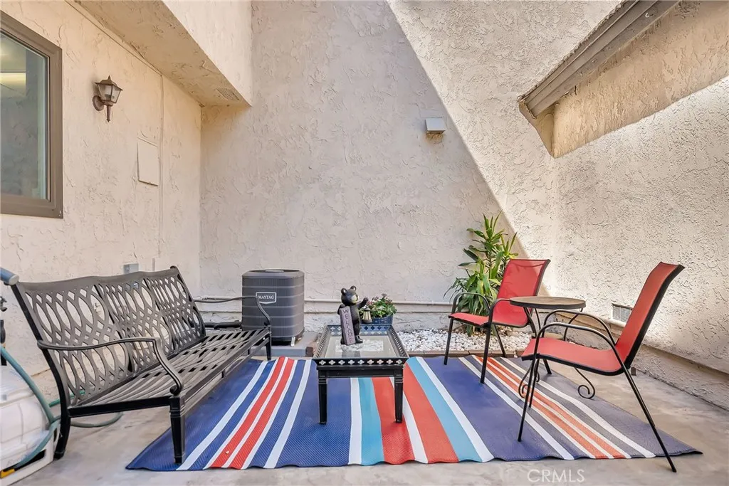 876 Via Mesa Verde, Riverside, California 92507 home-pic-29