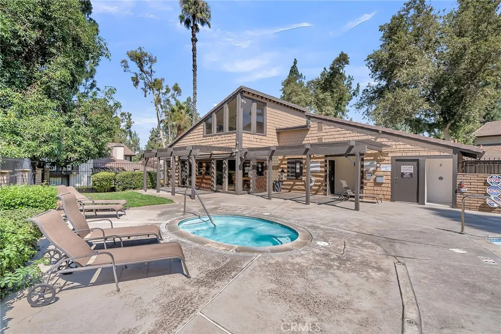 876 Via Mesa Verde, Riverside, California 92507 home-pic-35