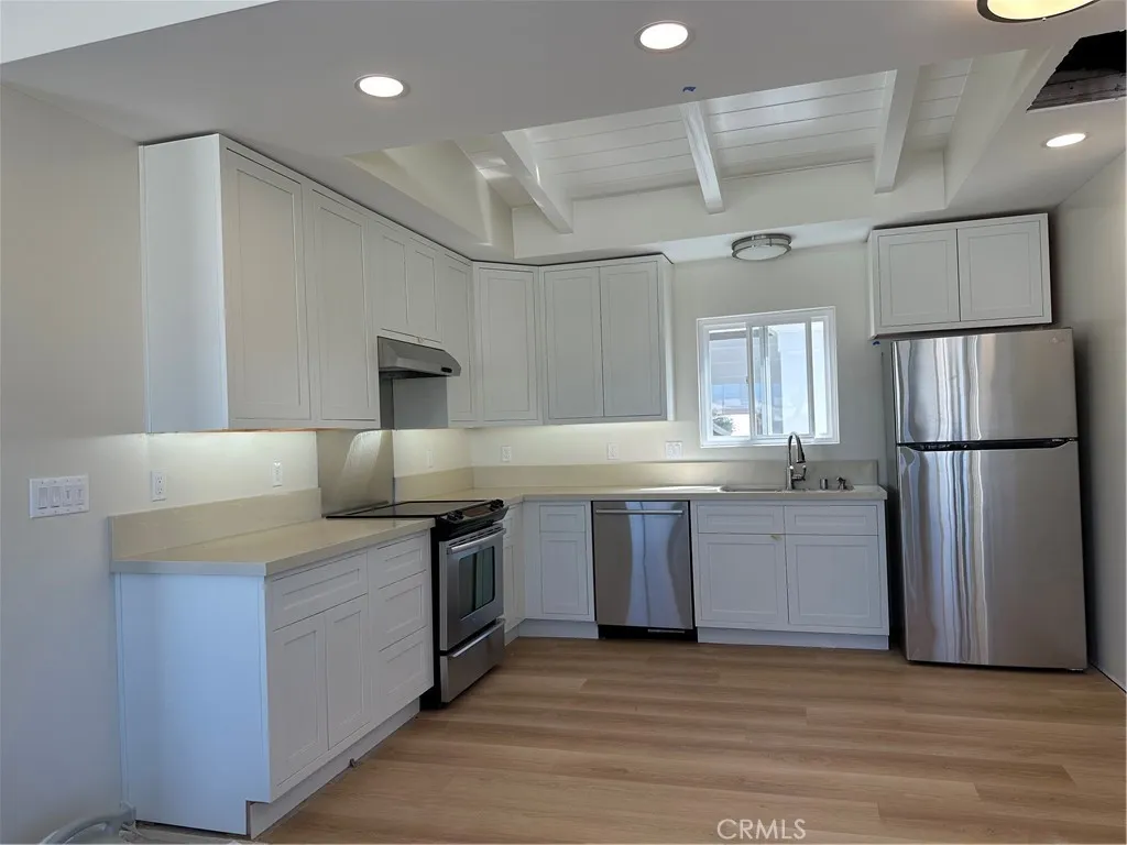 212 Marine Avenue C, Manhattan Beach, California 90266, 3 Bedrooms Bedrooms, ,2 BathroomsBathrooms,Residential Lease,For Rent,Marine Avenue,SB25178751