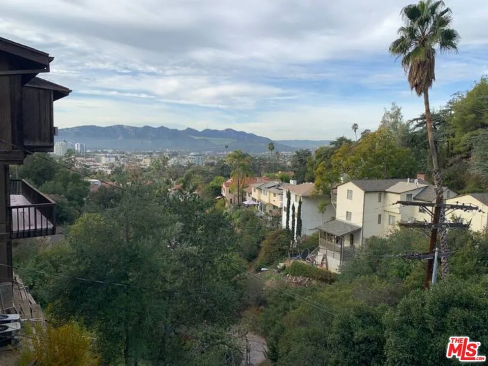 702 Cavanagh Road, Glendale, California 91207 home-pic-3