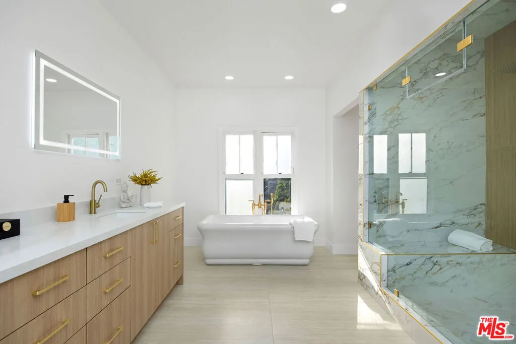 832 S Plymouth Boulevard, Los Angeles, California 90005 home-pic-19