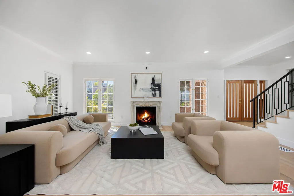 832 S Plymouth Boulevard, Los Angeles, California 90005 home-pic-4