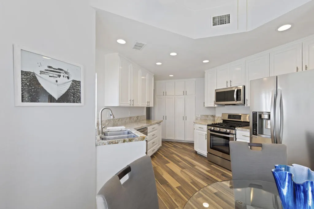 105 Brandigo Circle, Palm Desert, California 92211 home-pic-10