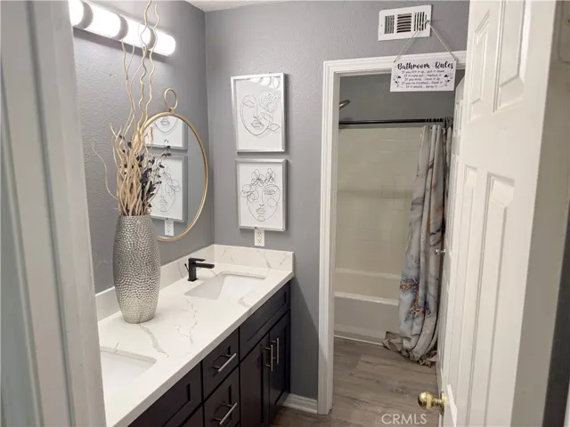 Upstairs full bathroom