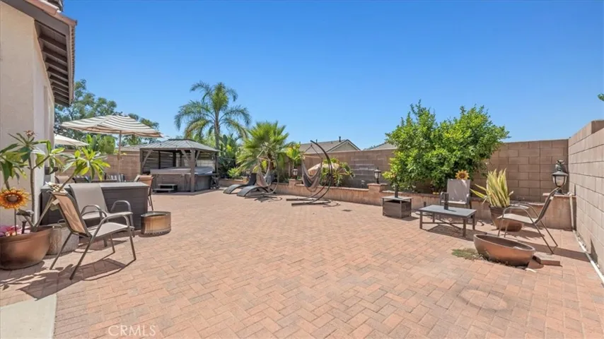 Spacious landscape with lemon tree and veggies