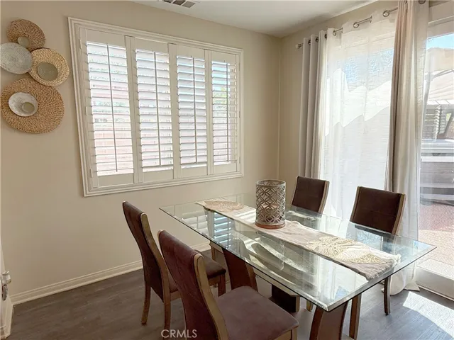 Additional eating area in  kitchen