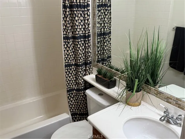 Downstairs full bathroom