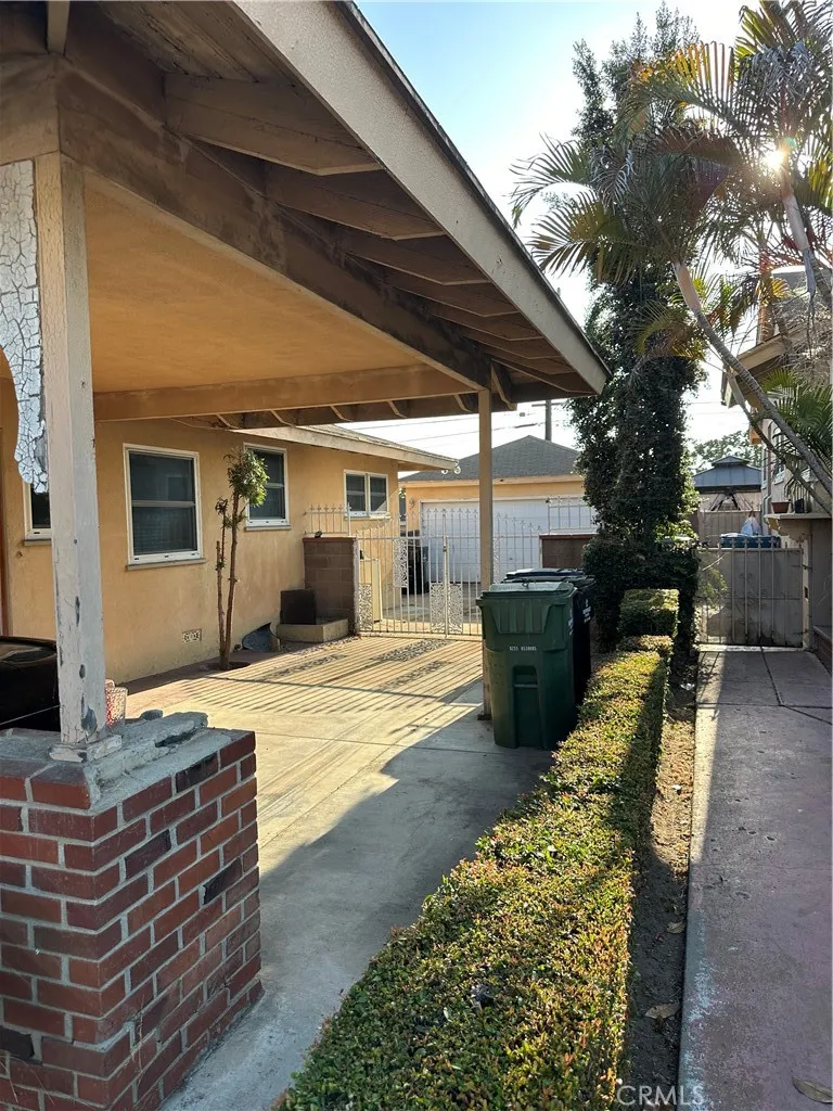 10519 S 3rd Avenue, Inglewood, California 90303 home-pic-0