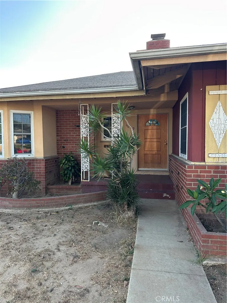 10519 S 3rd Avenue, Inglewood, California 90303 home-pic-1