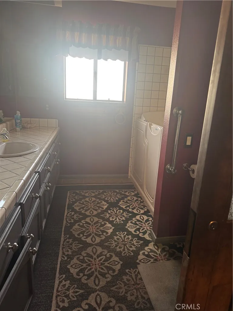 18965 Siskiyou Road, Apple Valley, California 92307 home-pic-8