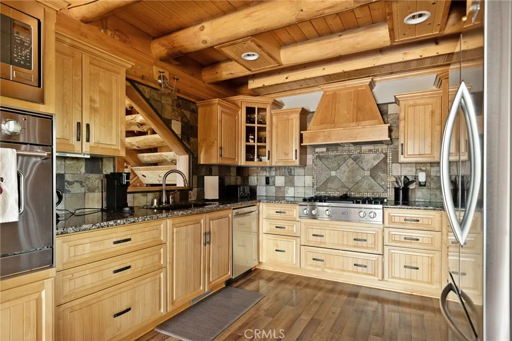 27492 Cedarwood Court, Lake Arrowhead, California 92352 home-pic-6