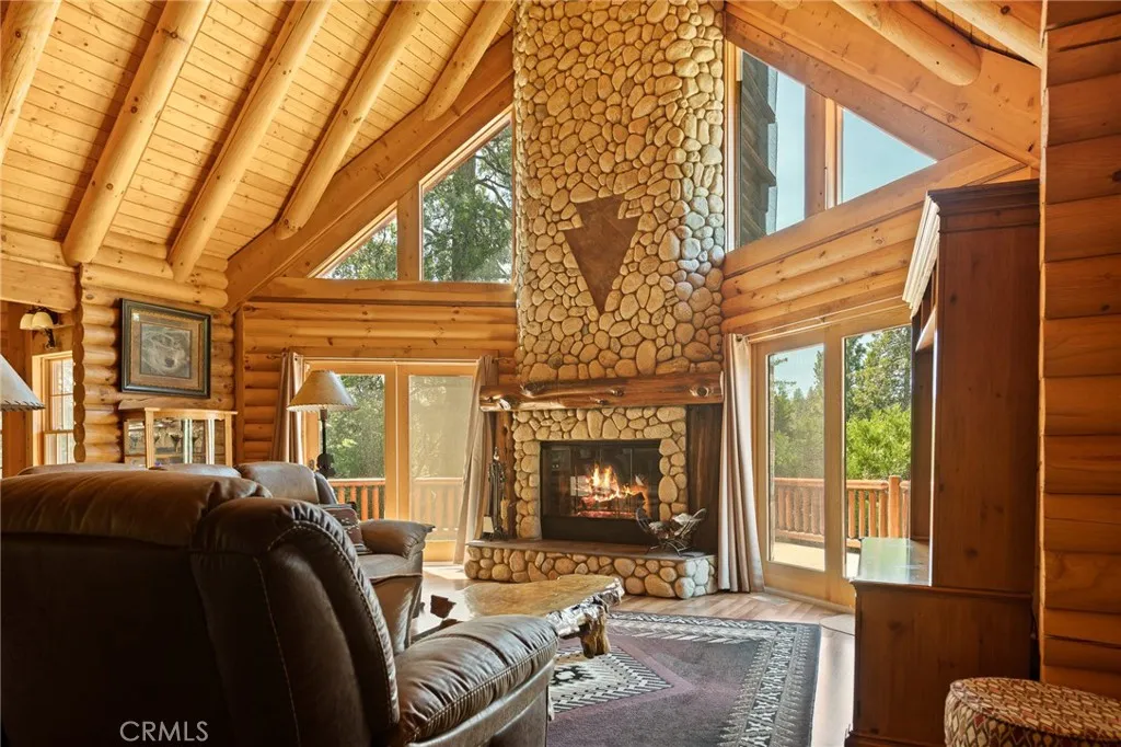 27492 Cedarwood Court, Lake Arrowhead, California 92352 home-pic-4