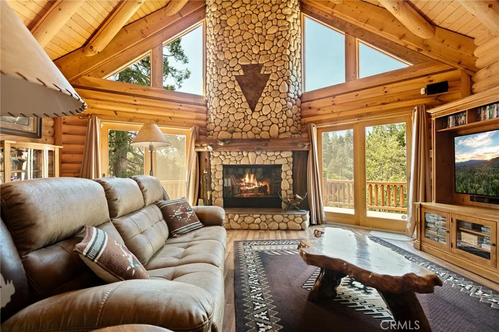 27492 Cedarwood Court, Lake Arrowhead, California 92352 home-pic-0