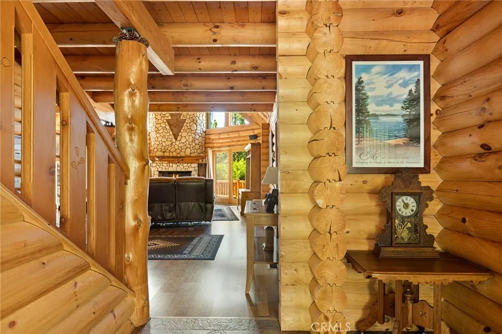 27492 Cedarwood Court, Lake Arrowhead, California 92352 home-pic-3