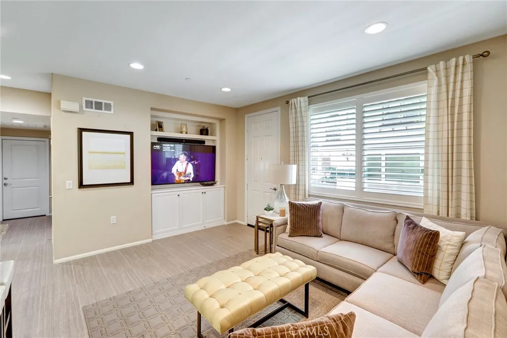 580 Katy Drive, Upland, California 91786 home-pic-5