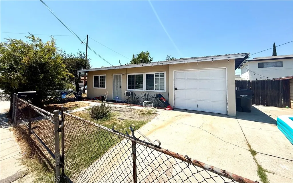 7215 Emil Avenue, Bell Gardens, California 90201, 4 Bedrooms Bedrooms, ,2 BathroomsBathrooms,Residential,For Sale,Emil,MB25179991