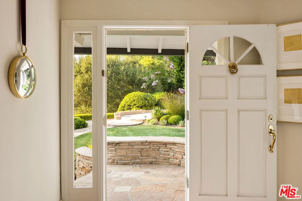 3818 Hollyline Avenue, Sherman Oaks, California 91423 home-pic-7