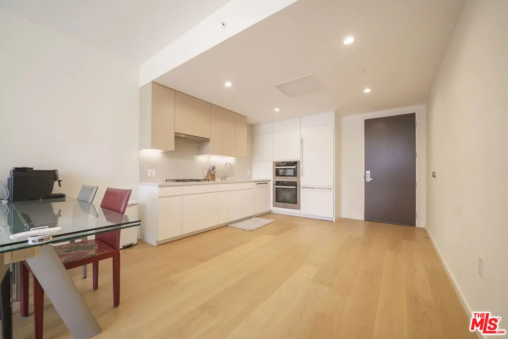 877 Francisco Street 1208, Los Angeles, California 90017 home-pic-1