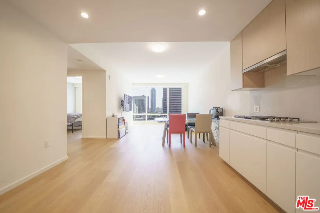 877 Francisco Street 1208, Los Angeles, California 90017 home-pic-0