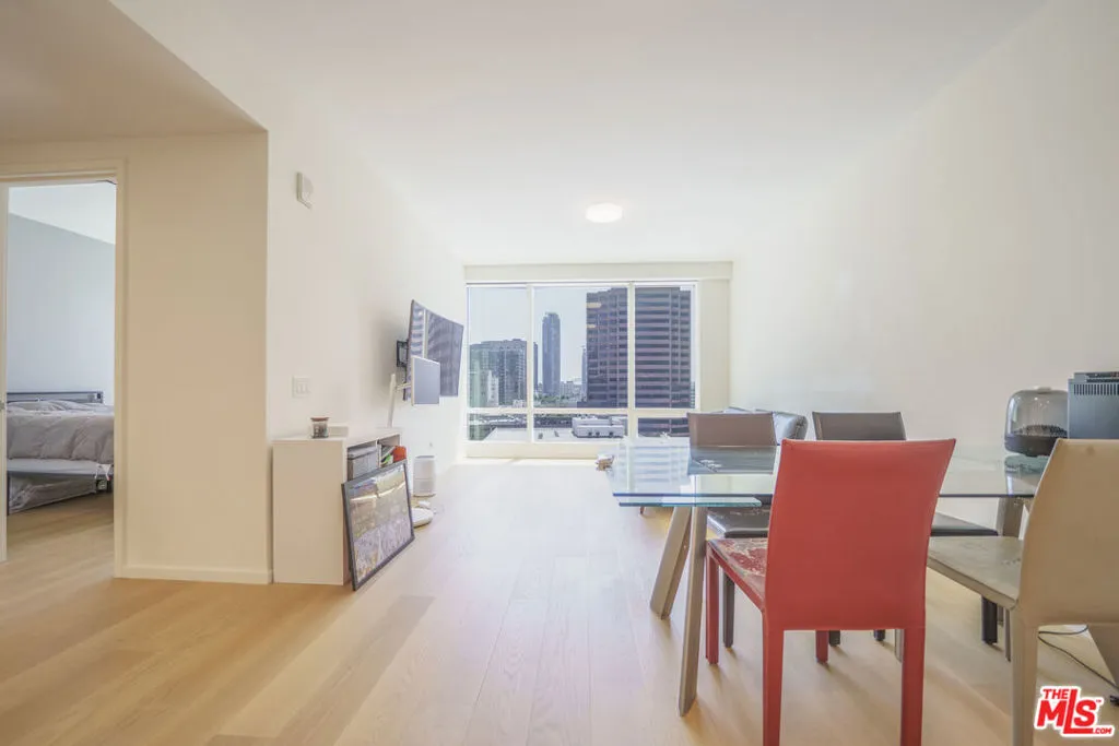 877 Francisco Street 1208, Los Angeles, California 90017 home-pic-3
