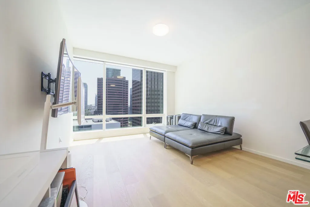 877 Francisco Street 1208, Los Angeles, California 90017 home-pic-4
