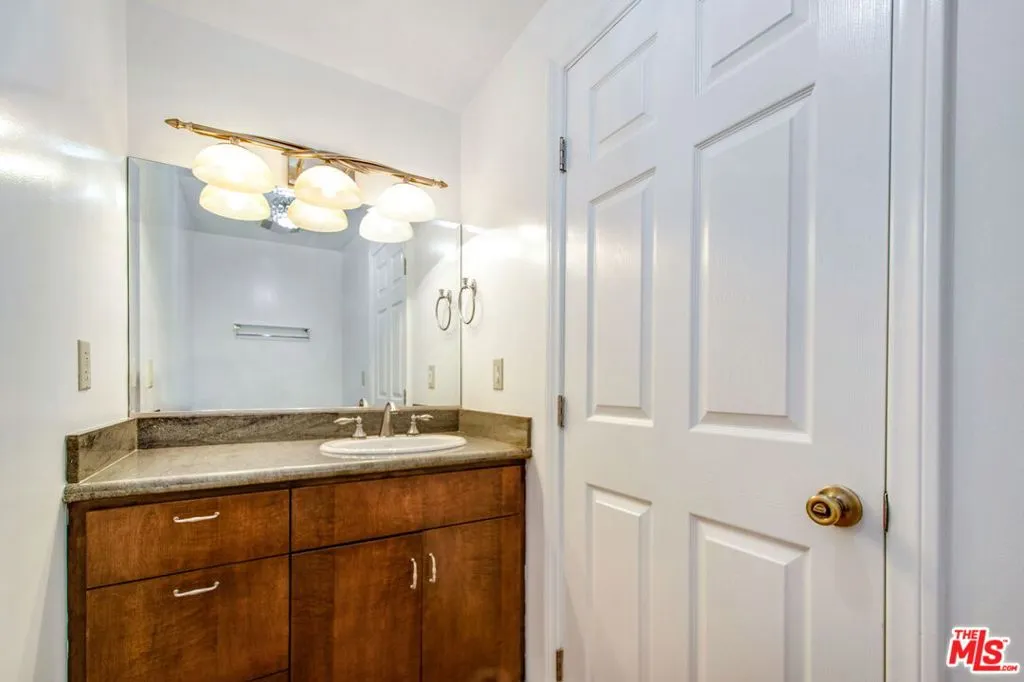 4521 Don Timoteo Drive, Los Angeles, California 90008 home-pic-12